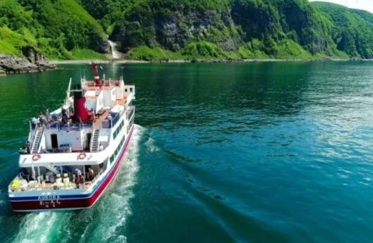 shiretoko peninsula ocean cruise